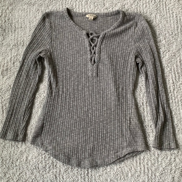 LUCKY BRAND | Lace Up Heathered Ribbed 3/4 Sleeve - Picture 2 of 3